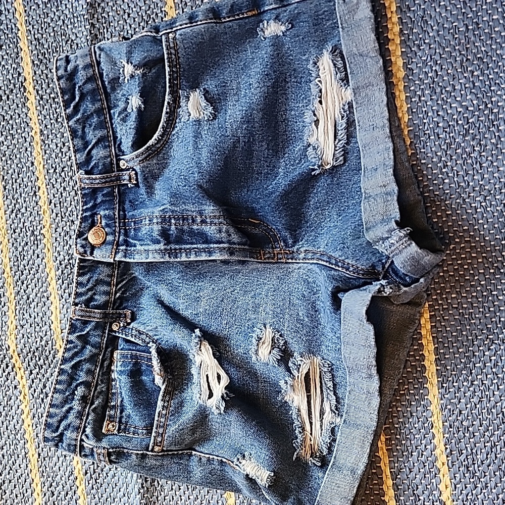 Forever 21 denim shorts Juniors us 27